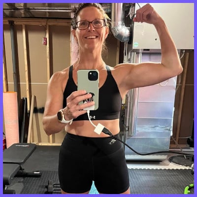 Fit Women's Weekly LIVE members flexing after workouts.
